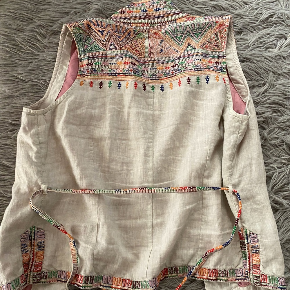 Vest - Picture 9 of 12